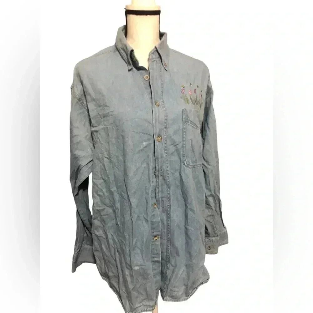Vintage Won’s Wear Denim Embroidered Button Down Shirt Size Large